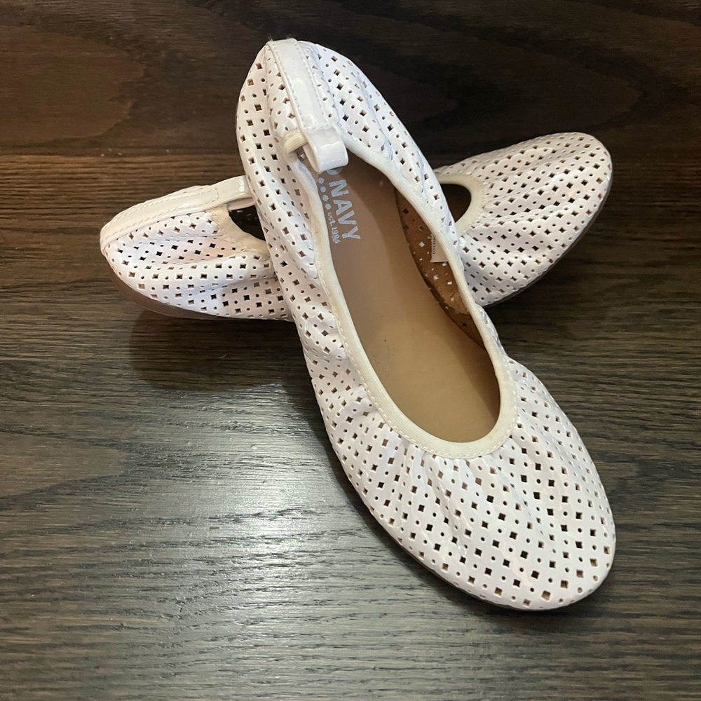 Old navy girls shoes sz 2 brand new retail $69